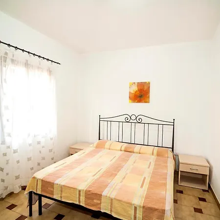 Apartman Lolivastro Three-room *