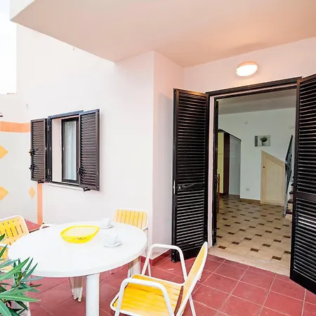 Lolivastro Three-room *