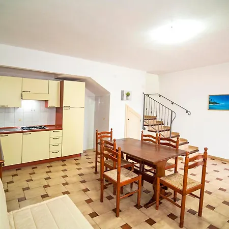 Apartman Lolivastro Three-room *
