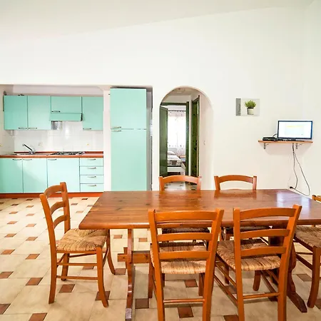 Apartman Lolivastro Three-room
