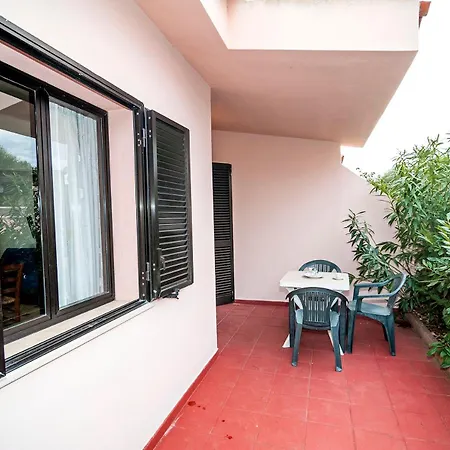 Apartman Lolivastro Three-room *